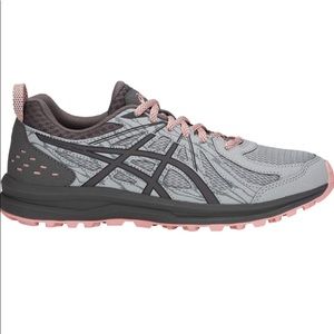 Women’s trail running shoe
